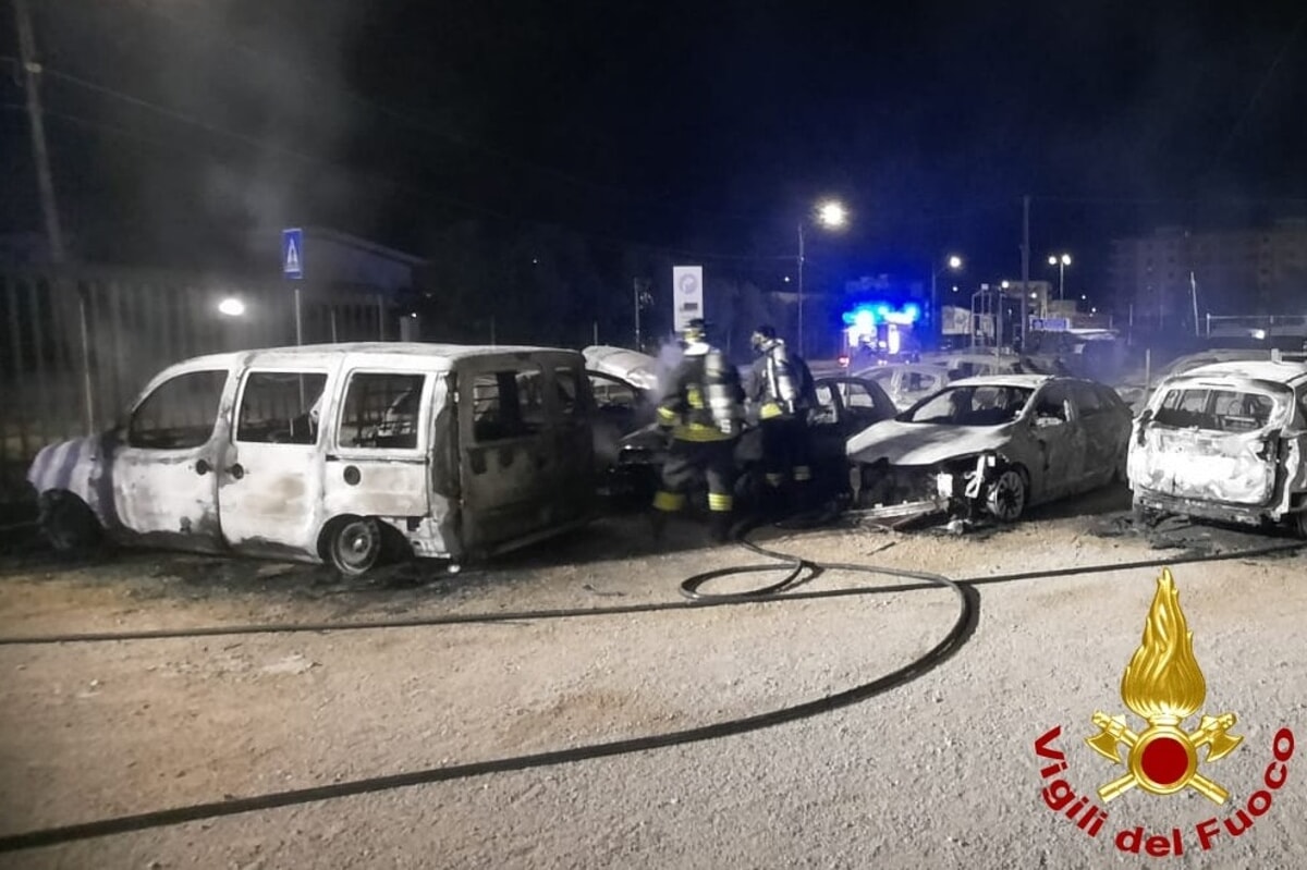 Immagine del post 5630 - Bari Incendio in una concessionaria di Terlizzi: distrutte numerose auto - Bari