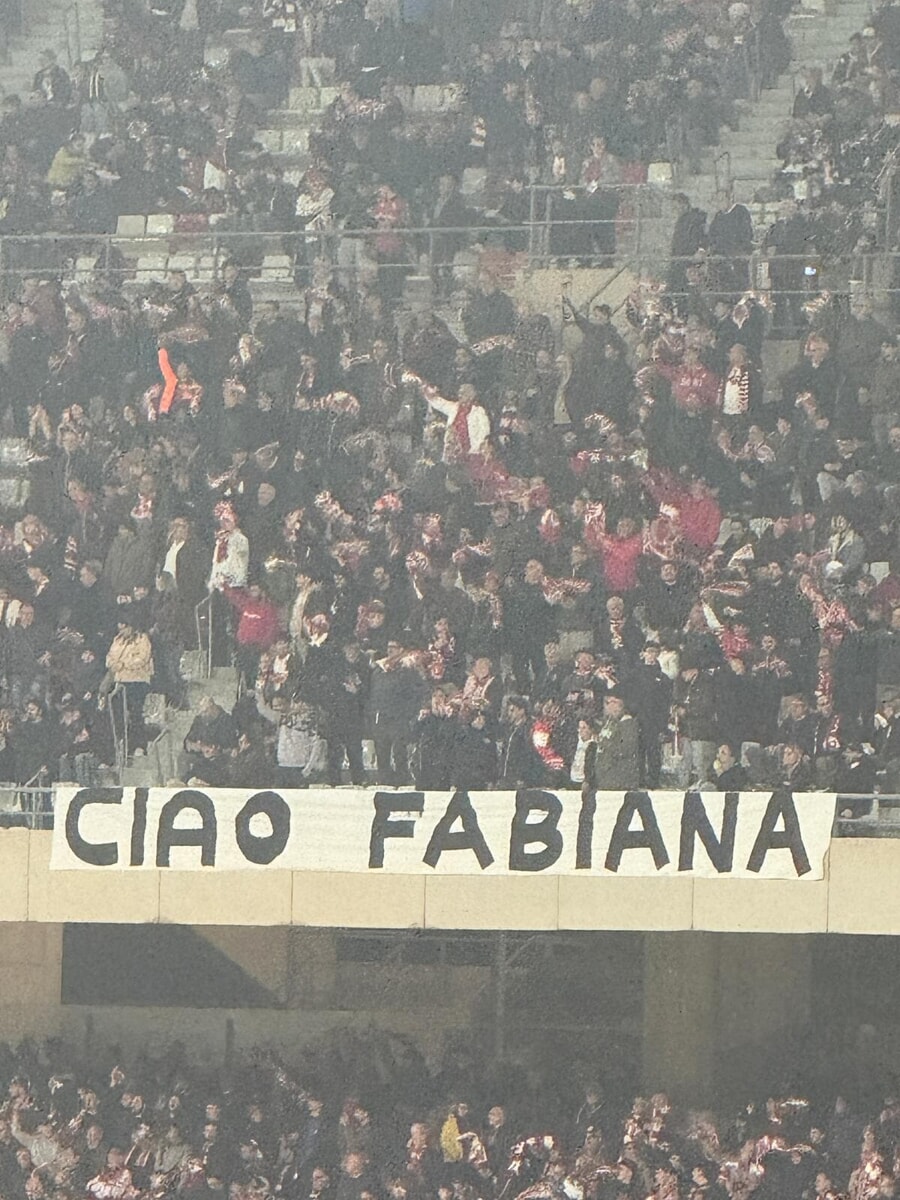 Immagine del post 5695 - Bari "Ciao Fabiana", al San Nicola lo striscione per la soccorritrice del 118 morta in un incidente - Bari