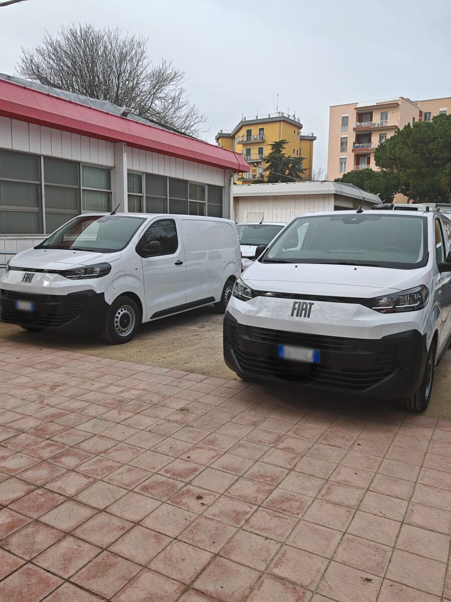 Immagine del post 1886 - Bari Quattro nuovi furgoni elettrici per la Multiservizi Bari: "Obiettivo 2030 per l'autonomia energetica" - Bari