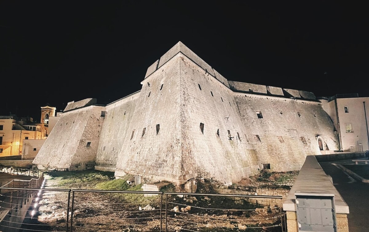 Immagine del post 1889 - Bari Un nuovo sistema di illuminazione per il Castello di Mola: "Valorizzerà un simbolo della città" - Bari