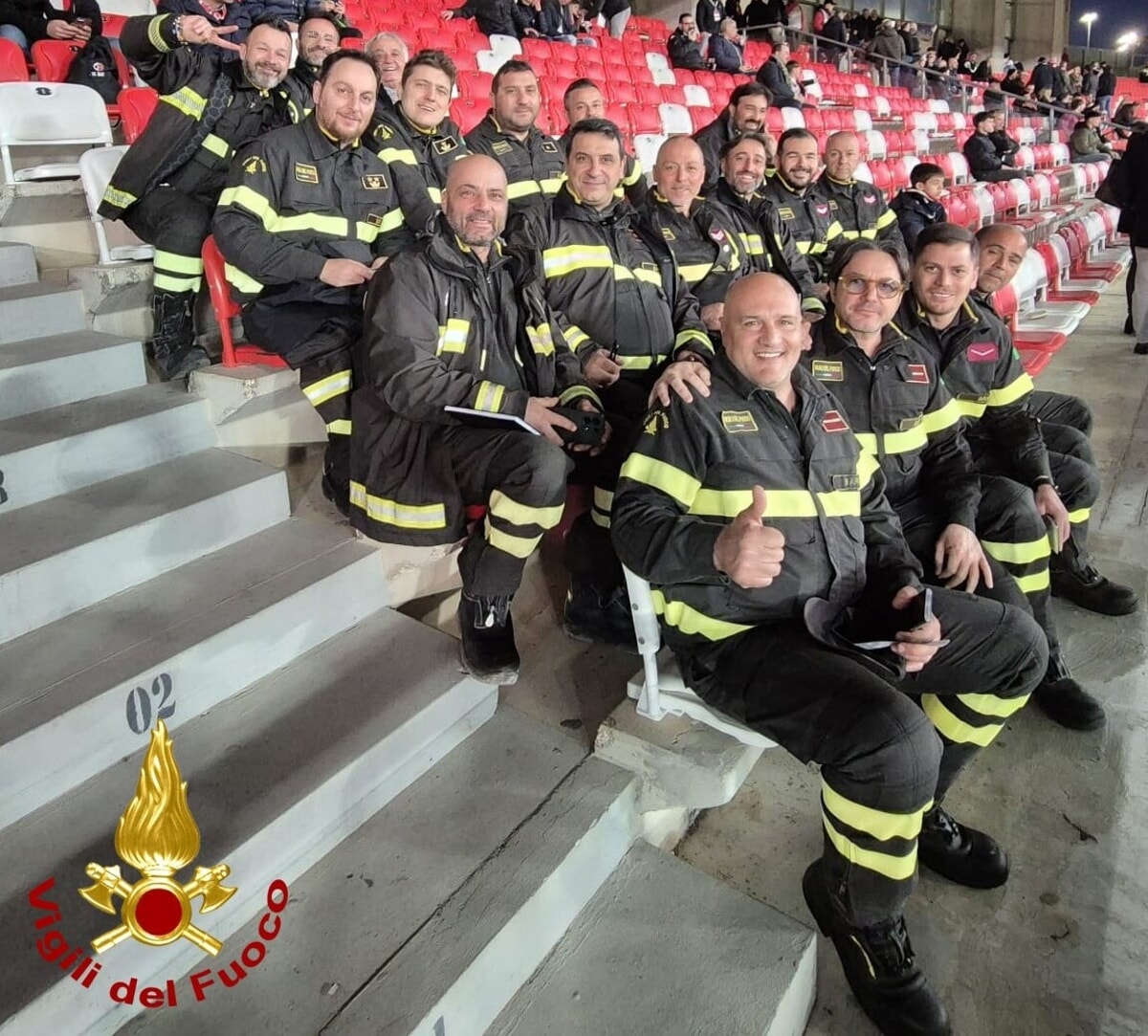 Immagine del post 5738 - Bari Palazzina crollata a Carrassi, il Bari omaggia 20 soccorritori: ospiti in tribuna al San Nicola - Bari