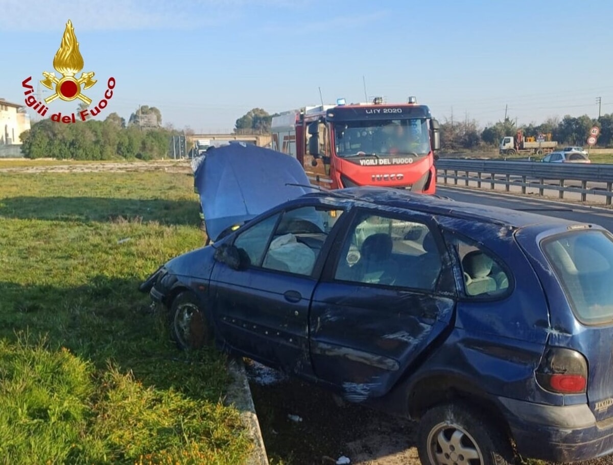 Incidente sulla Statale 100 nel Barese, auto si schianta: un ferito trasportato in ospedale - Bari