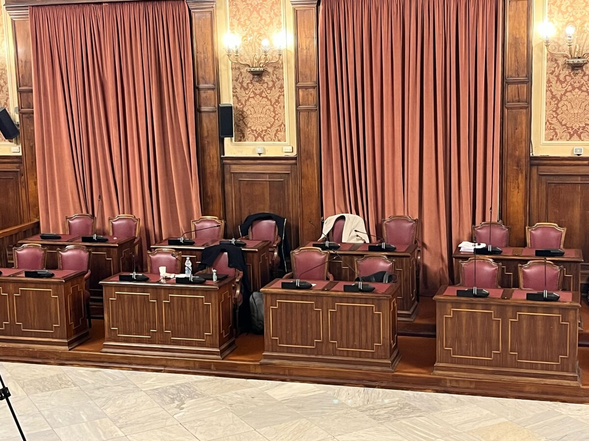 Immagine del post 1968 - Bari Il Consiglio comunale approva gli obiettivi anticorruzione. Il centrodestra abbandona l'aula prima del voto - Bari