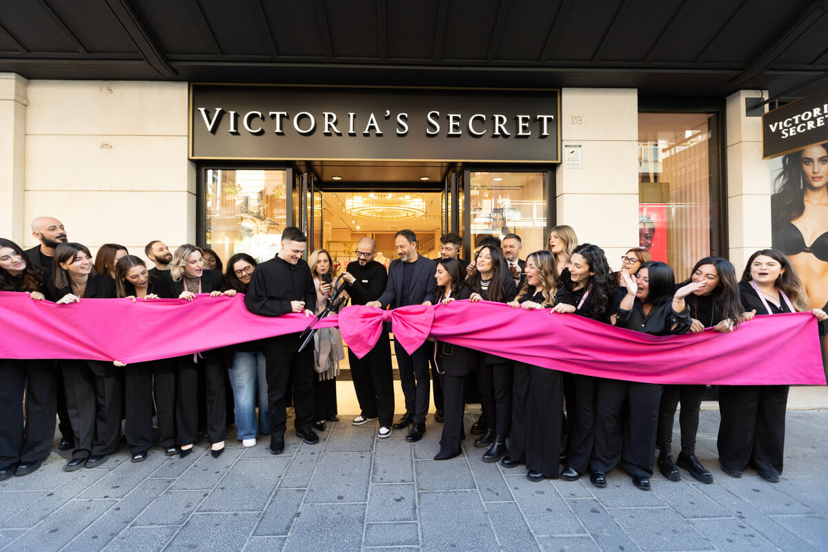 Victoria’s Secret, aperto lo store in Via Sparano: fila di clienti all'inaugurazione - Bari