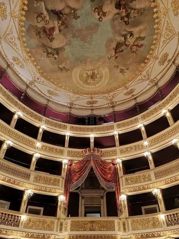Nuova stagione teatrale al Piccinni, la lettera agli abbonati: "Spettacoli dal mercoledì alla domenica" - Bari