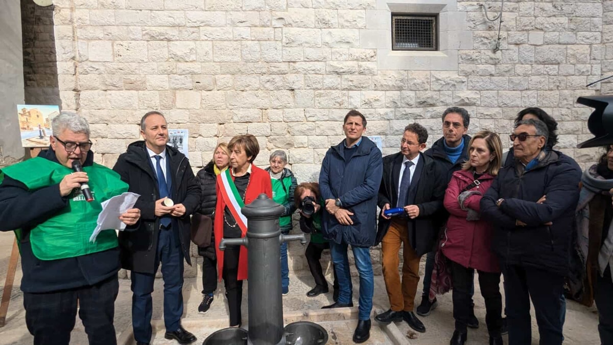 Immagine del post 2016 - Bari Bari vecchia ritrova la sua 'capa di ferro' siamese: riconsegnata alla città la storica fontana - Bari