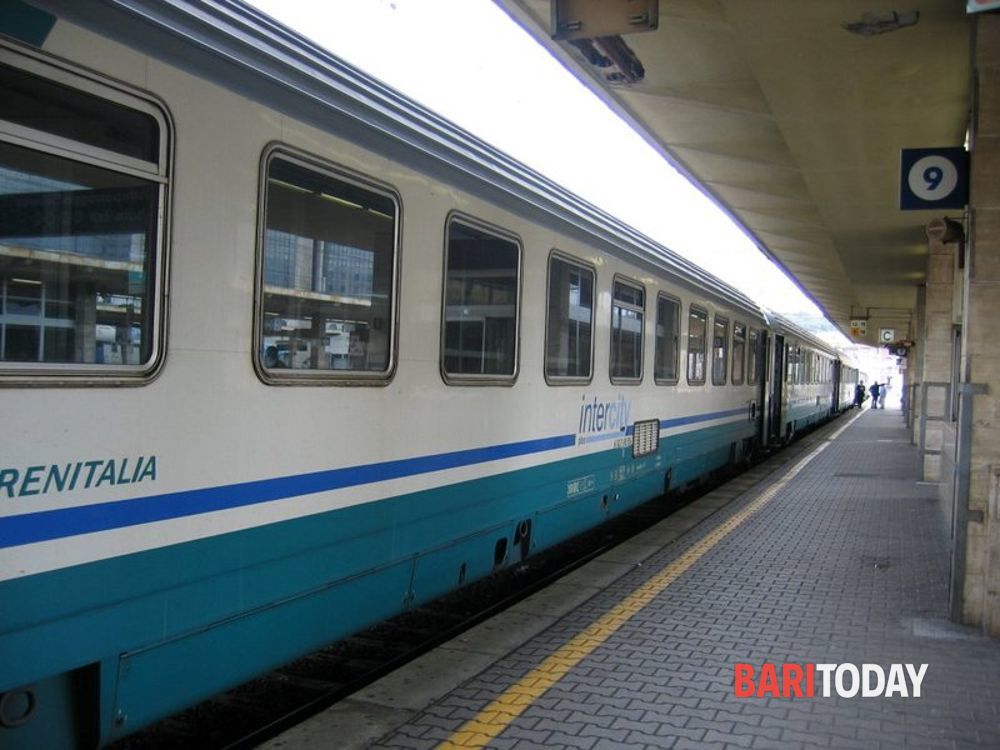 Immagine del post 2020 - Bari Treni in ritardo sulla linea Bari-Pescara: "Problemi tecnici nelle stazioni Parco Nord e Torre a Mare" - Bari