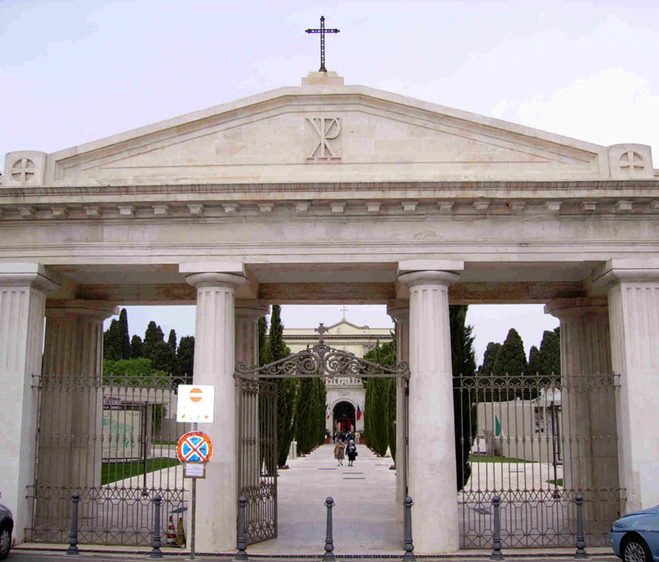 Immagine del post 5922 - Bari Vento senza sosta sulla città di Bari: chiusi fino al 16 i cimiteri cittadini - Bari
