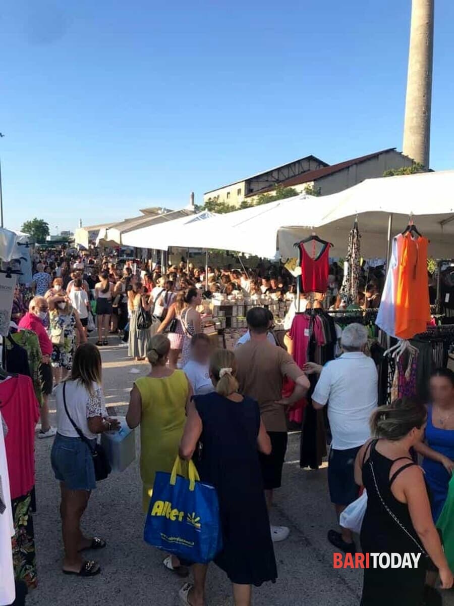 Immagine del post 5877 - Bari Mercati cittadini, aperture straordinarie a Bari: "Bancarelle attive il 25 aprile, 1° maggio e 2 giugno" - Bari
