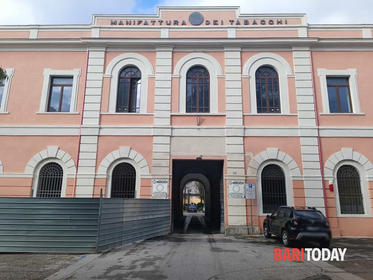 Immagine del post 2133 - Bari Furti nell'ex Manifattura Tabacchi, ladri tra i box degli ambulanti: "Episodi continui" - Bari