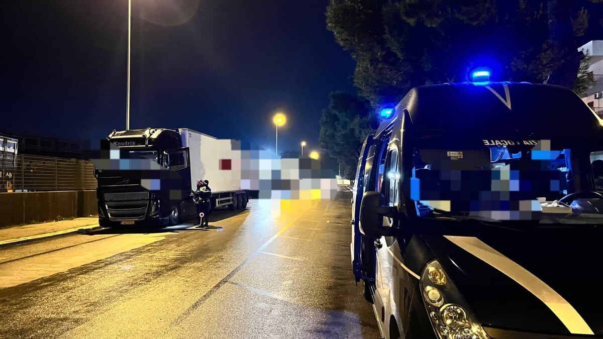 Immagine del post 2127 - Bari Con il tir a tutta velocità in zona porto, camionista sorpreso alla guida in stato di ebbrezza: scattano le sanzioni - Bari