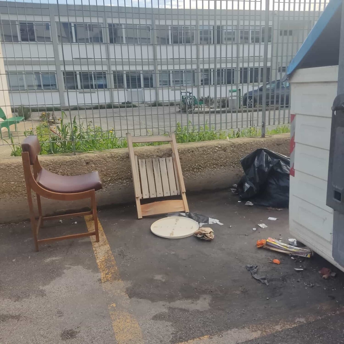 Immagine del post 2163 - Bari Sporcaccioni dei rifiuti, raffica di controlli della Polizia Locale a Bari: sette persone multate - Bari
