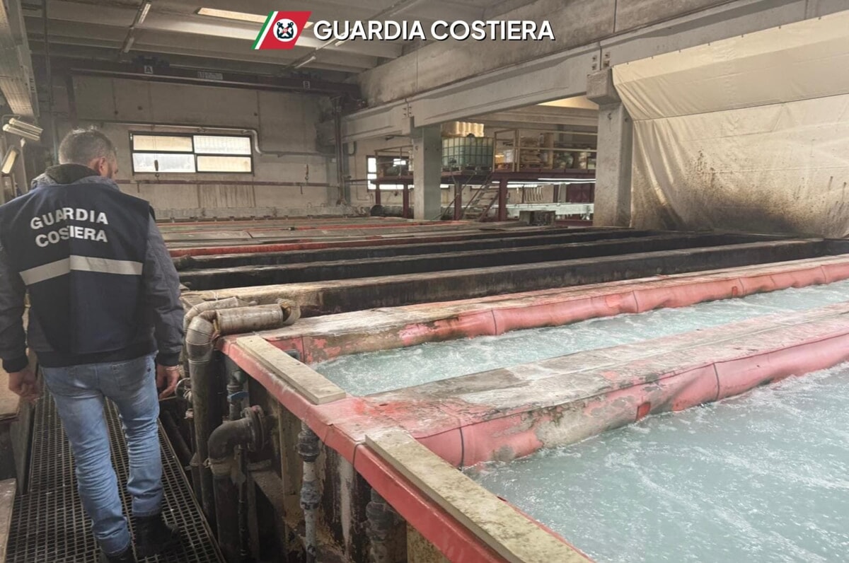 Immagine del post 6035 - Bari Abbandono di rifiuti e scarico di liquidi nel suolo, sequestrato stabilimento industriale a Monopoli - Bari