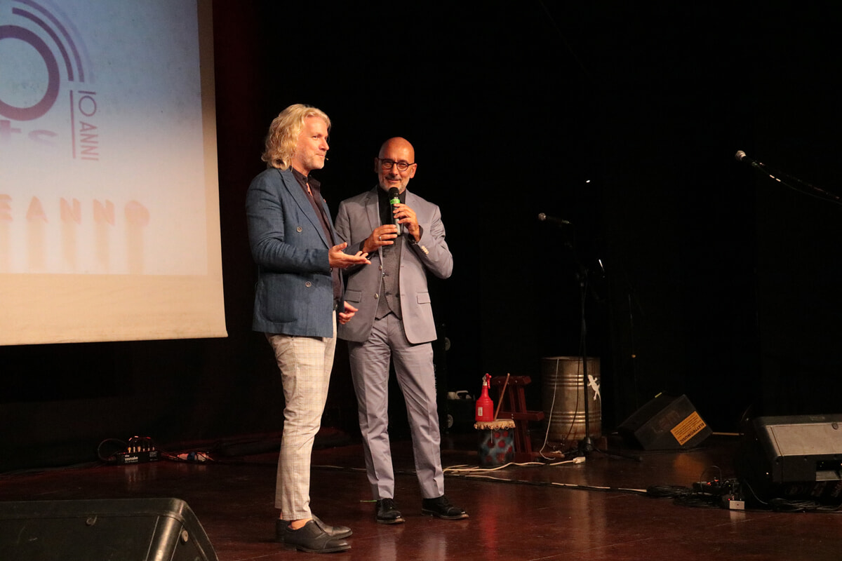 Lo spettacolo “Evitare l’uso prolungato” con Mauro Pulpito e Fabiano Marti in scena a Bari - Bari