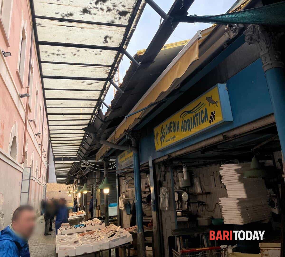 Furti nei box e degrado, operatori del mercato ex Manifattura esasperati: “Non si può andare avanti così” - Bari