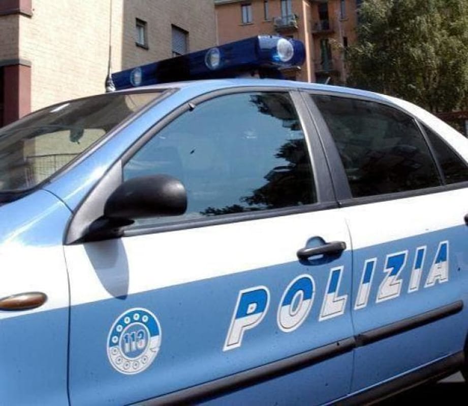 Immagine del post 2264 - Bari Estorsione a imprenditore edile a Modugno: in cinque arrestati dalla polizia - Bari