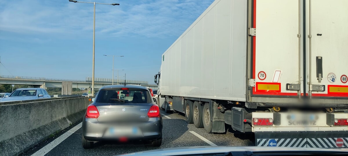 Immagine del post 5862 - Bari Incidente sulla statale 16 a Bari: traffico rallentato e code in direzione sud - Bari