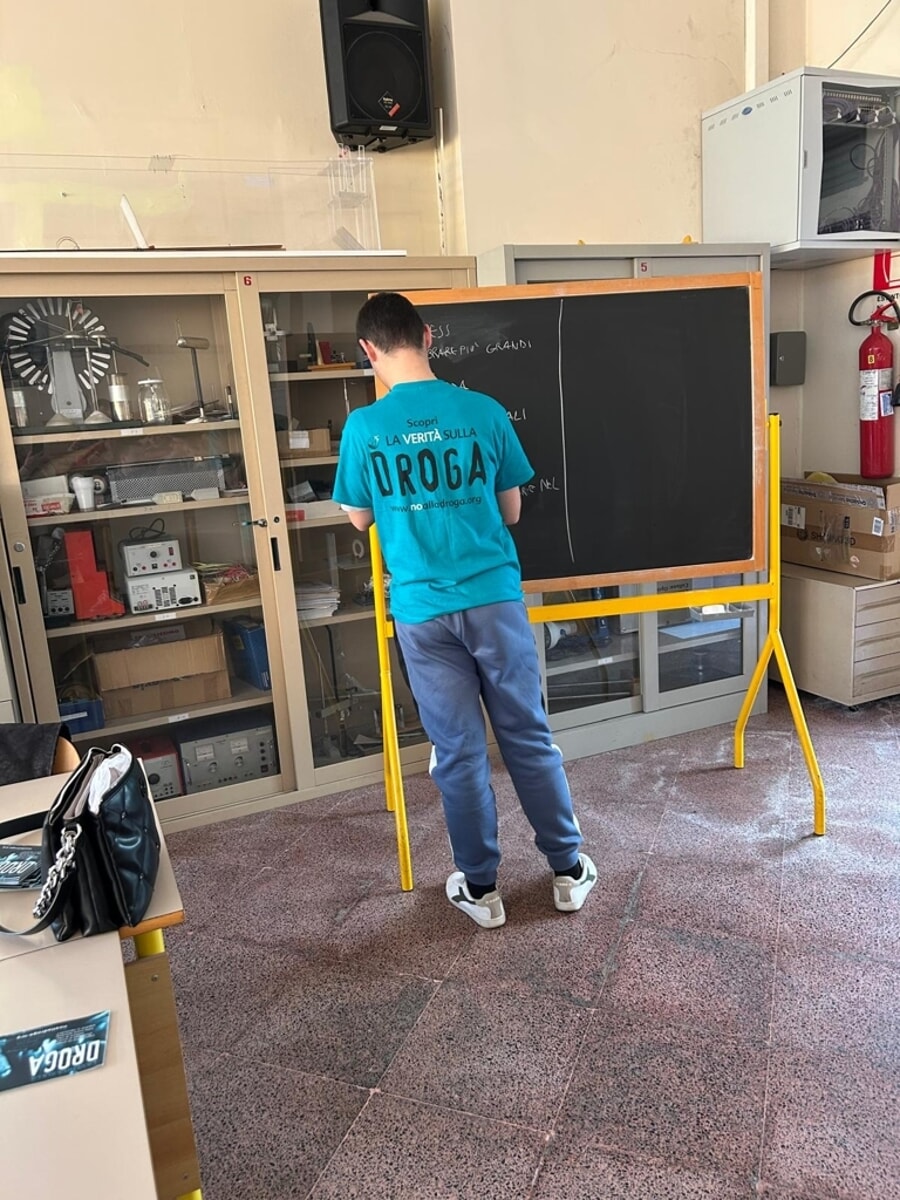 Studenti dell’istituto tecnico tecnologico "Euclide - Caracciolo" informati sulle dipendenze - Bari