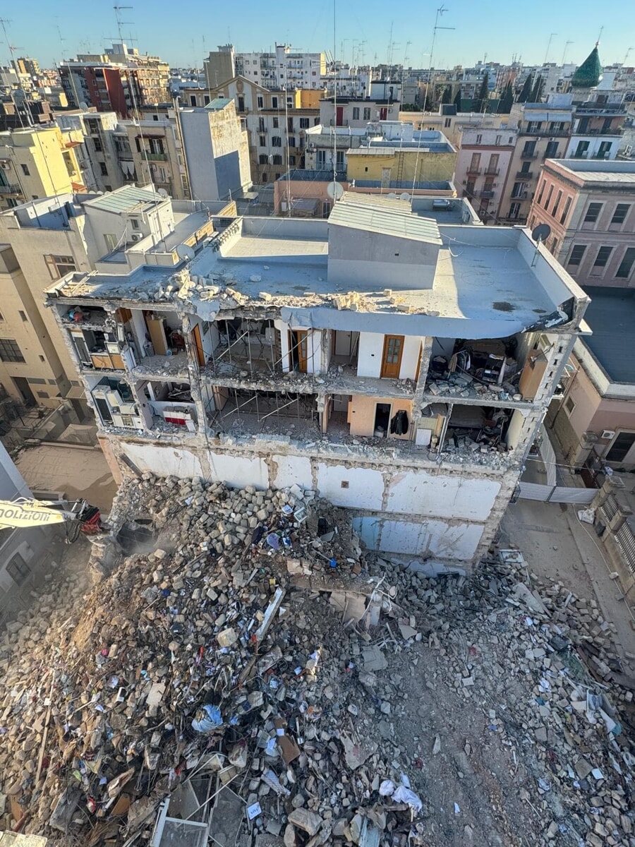 Immagine del post 4646 - Bari Palazzina crollata a Carrassi, la Procura autorizza la rimozione delle macerie - Bari