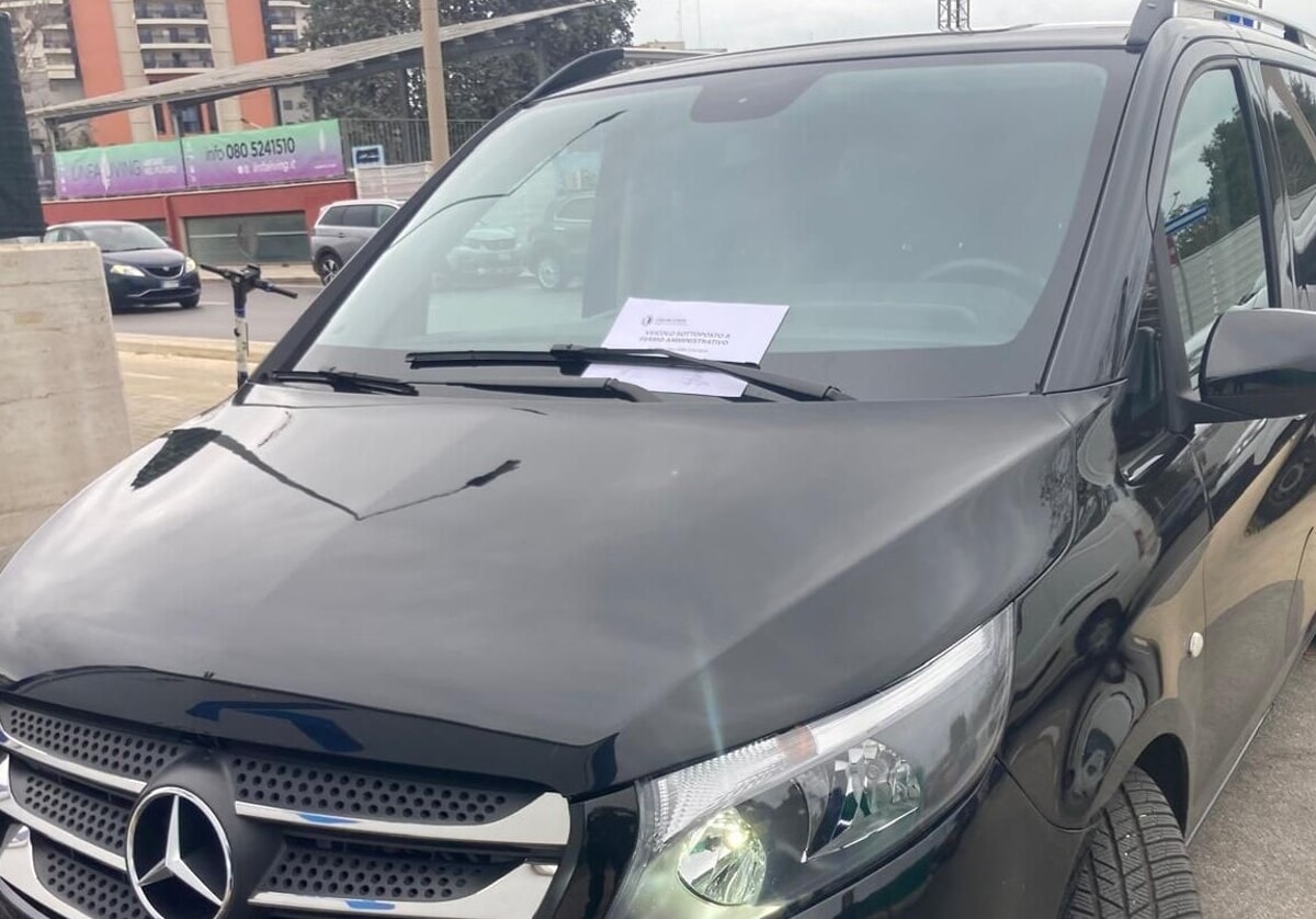 Immagine del post 2378 - Bari Trasporta passeggeri per Uber, Ncc sanzionato a Bari: "Irregolarità nel servizio" - Bari