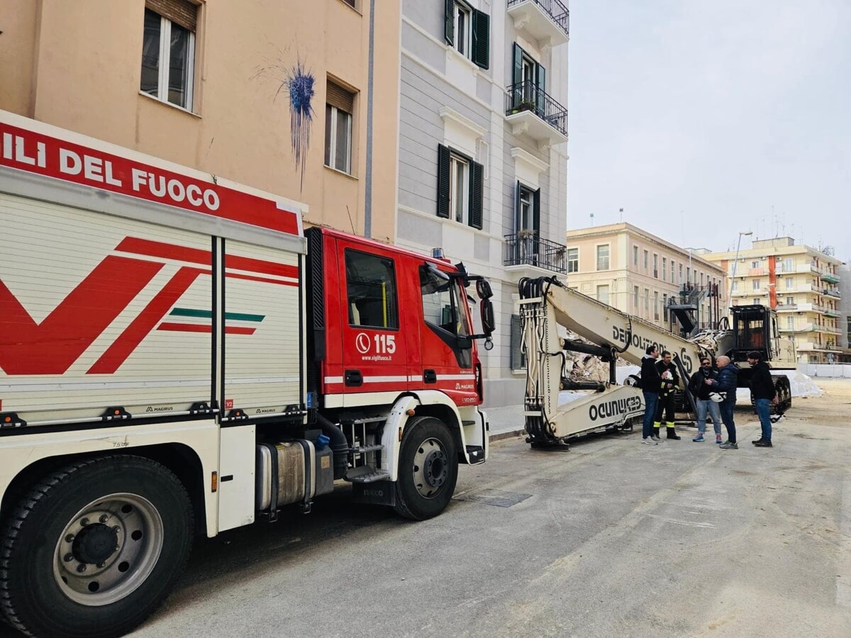 Immagine del post 4316 - Bari Completate le demolizioni della palazzina crollata in via De Amicis: "Resta obbligo di mascherine" - Bari