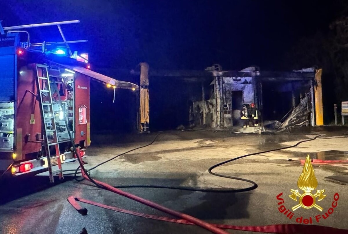 Immagine del post 4248 - Bari Incendio nella notte nel Barese: in fiamme impianto di autolavaggio - Bari