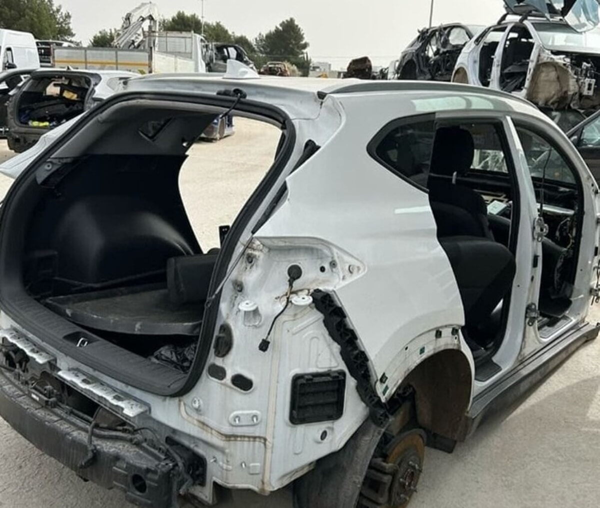 Immagine del post 6232 - Bari La beffa dopo l'auto rubata e fatta a pezzi: "Devo pagare 677 euro e la compagnia non copre il valore assicurato" - Bari