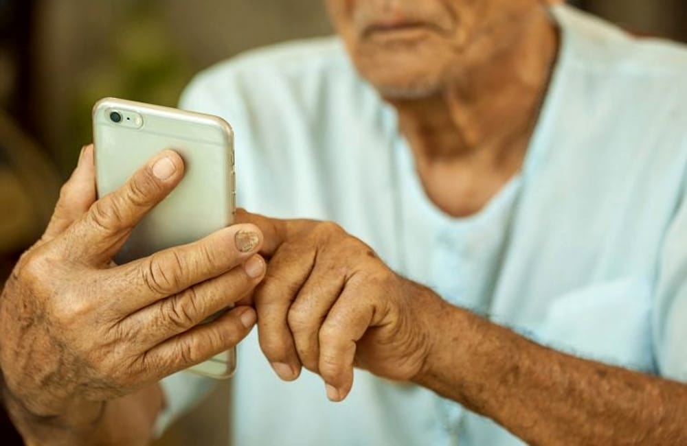 Tentata truffa telefonica a Bari, 80enne colto da malore - Bari