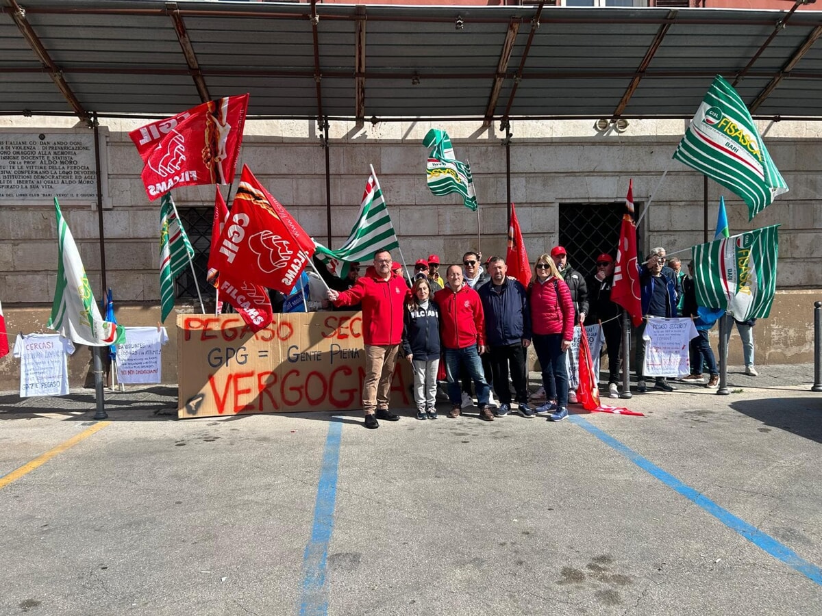Immagine del post 6272 - Bari "Senza retribuzione da mesi", i lavoratori Pegaso scendono di nuovo in piazza a Bari - Bari