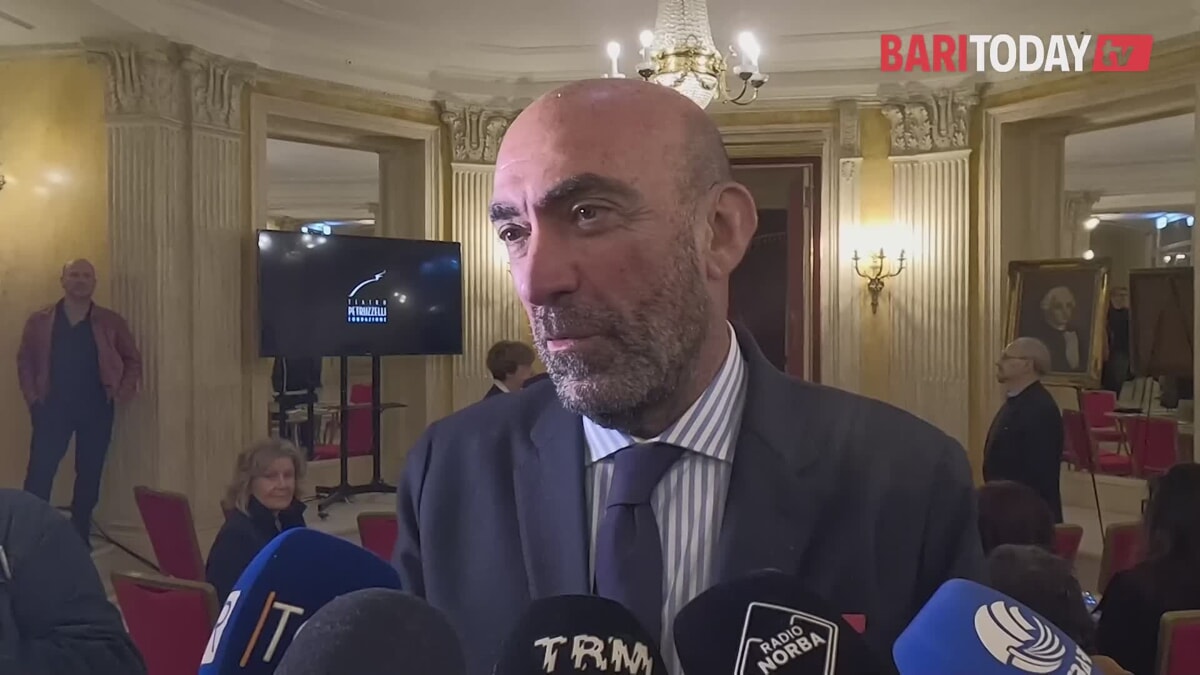 Papa Francesco, il ricordo di Leccese: "Definì Bari capitale dell'unità della Chiesa". La sedia dell'incontro con i patriarchi conservata in Consiglio - Bari