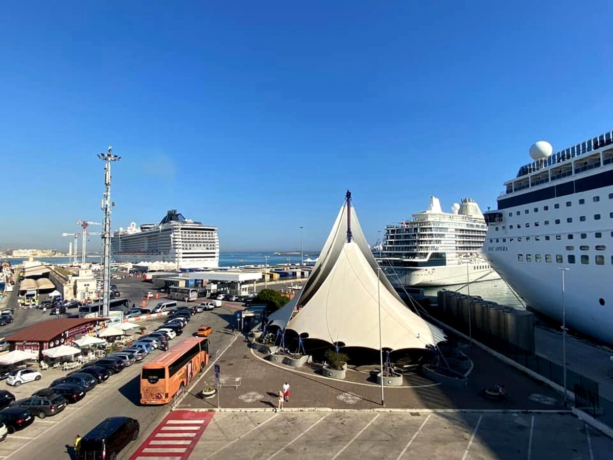 Immagine del post 2547 - Bari Porto di Bari, eliminati i parcheggi riservati alla questura: monta la protesta dei sindacati - Bari