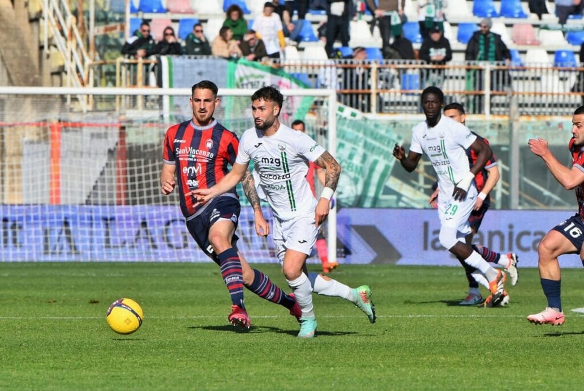 Immagine del post 2564 - Bari Il Monopoli si ferma a Crotone: biancoverdi sconfitti per 2-0 - Bari