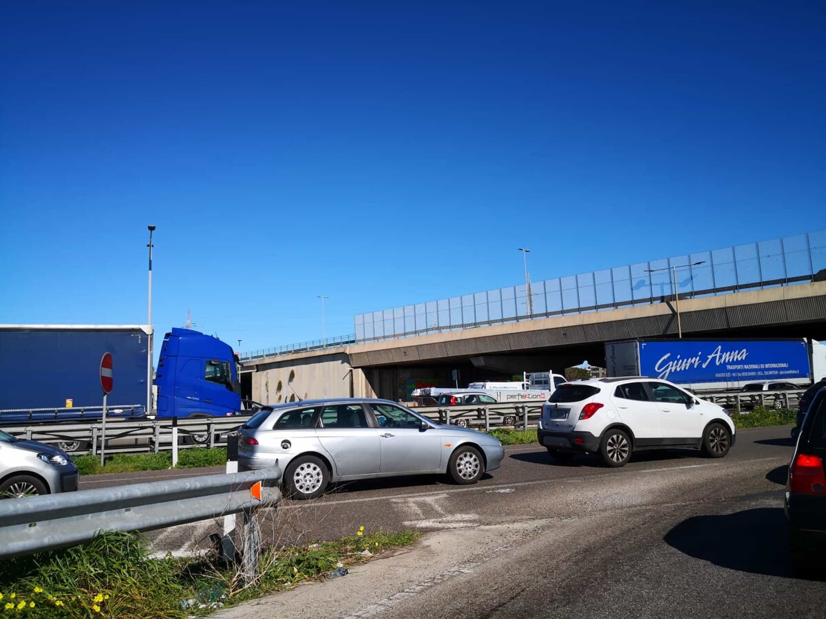 Immagine del post 2901 - Bari Lavori sulla Complanare sud di Bari, chiuso stanotte l'allacciamento 'Tangenziale-Zona Industriale' - Bari