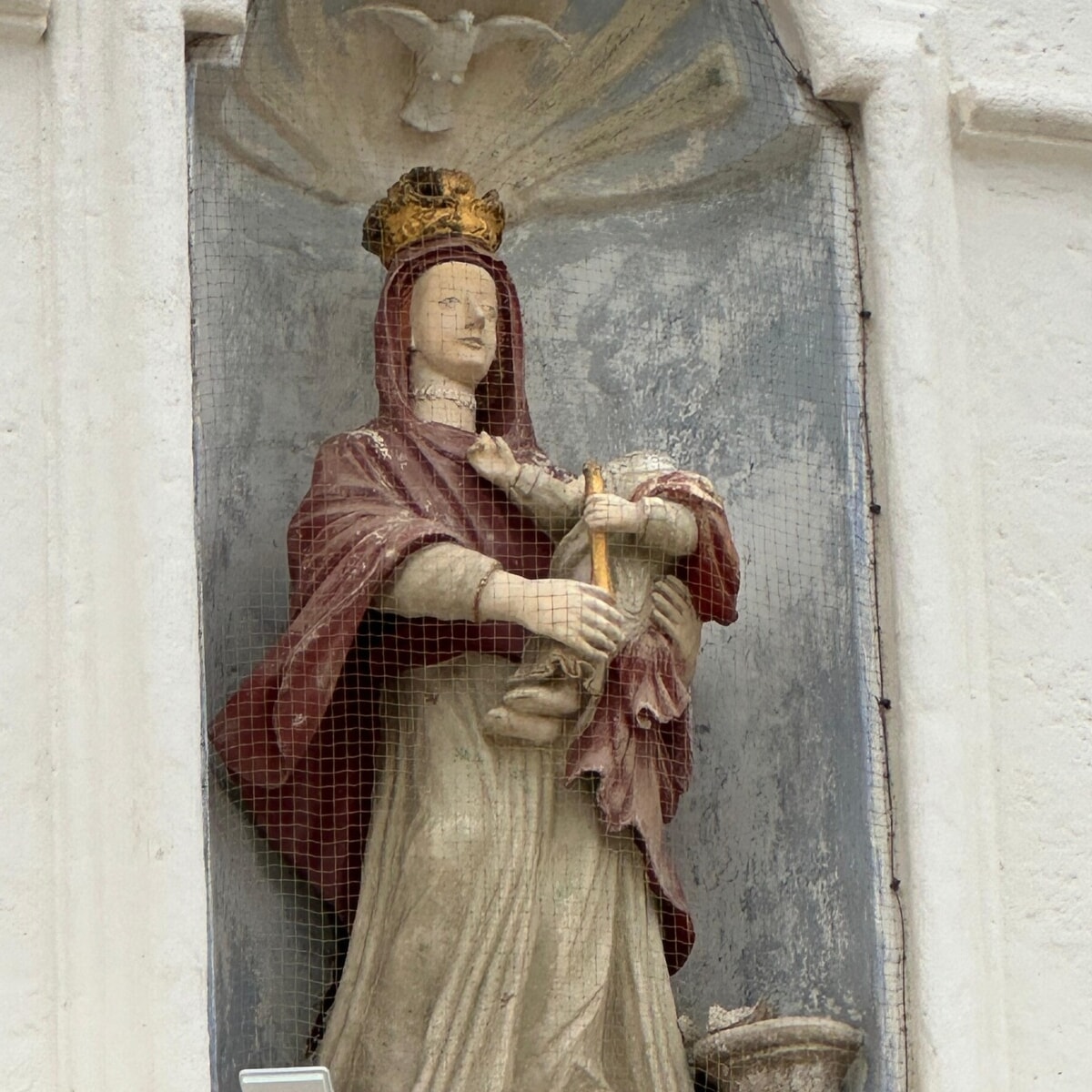 Immagine del post 4571 - Bari Capurso, danneggiata la statua all'esterno della basilica della Madonna del Pozzo: "Forse colpita da una pallonata" - Bari