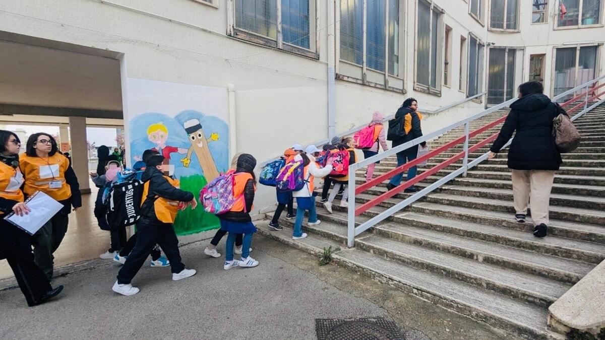 Immagine del post 4544 - Bari Al via la sperimentazione dei nuovi percorsi piedibus per le scuole: le prime due 'carovane' a Carbonara - Bari