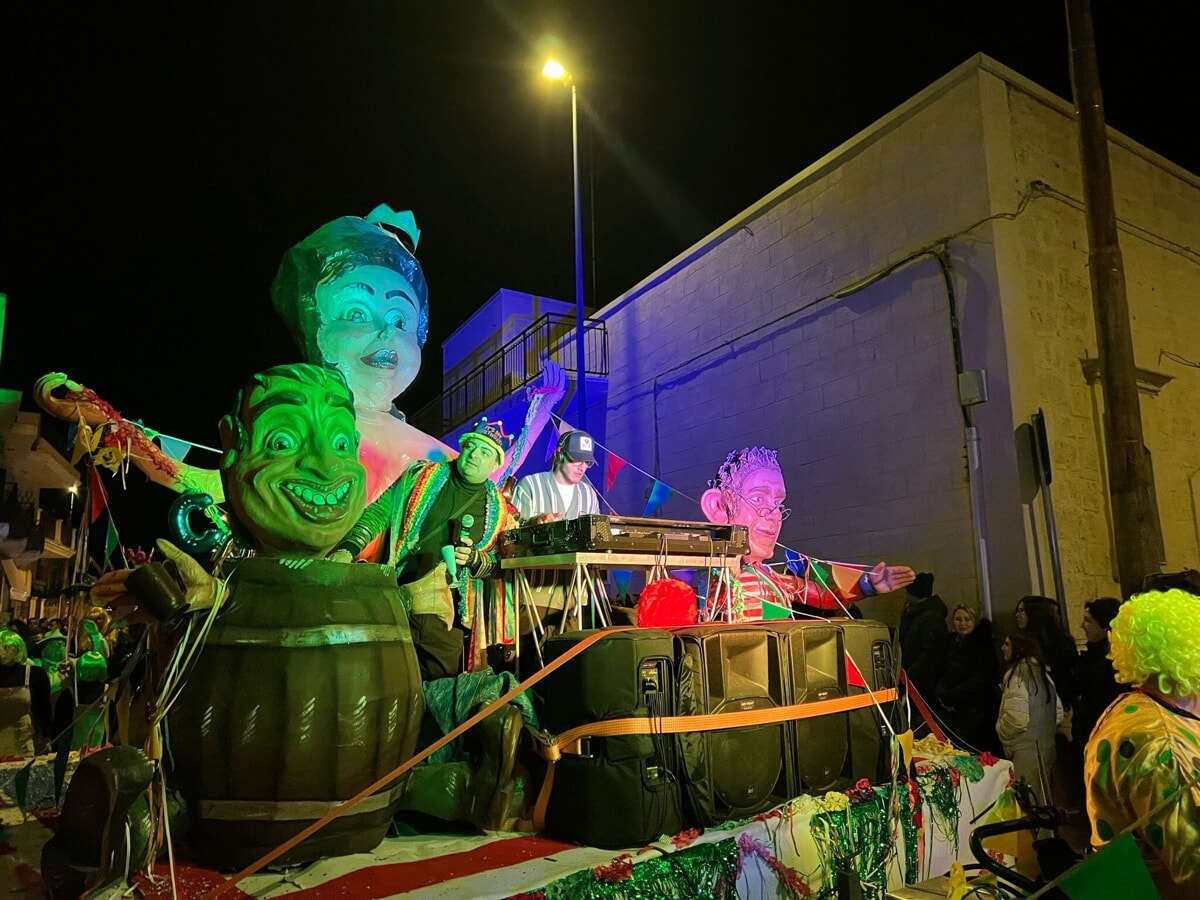 Immagine del post 2671 - Bari Carnevale a Cellamare con sfilata dei carri e gruppi in maschera, ospite d'onore 'Lo Spadellatore' - Bari