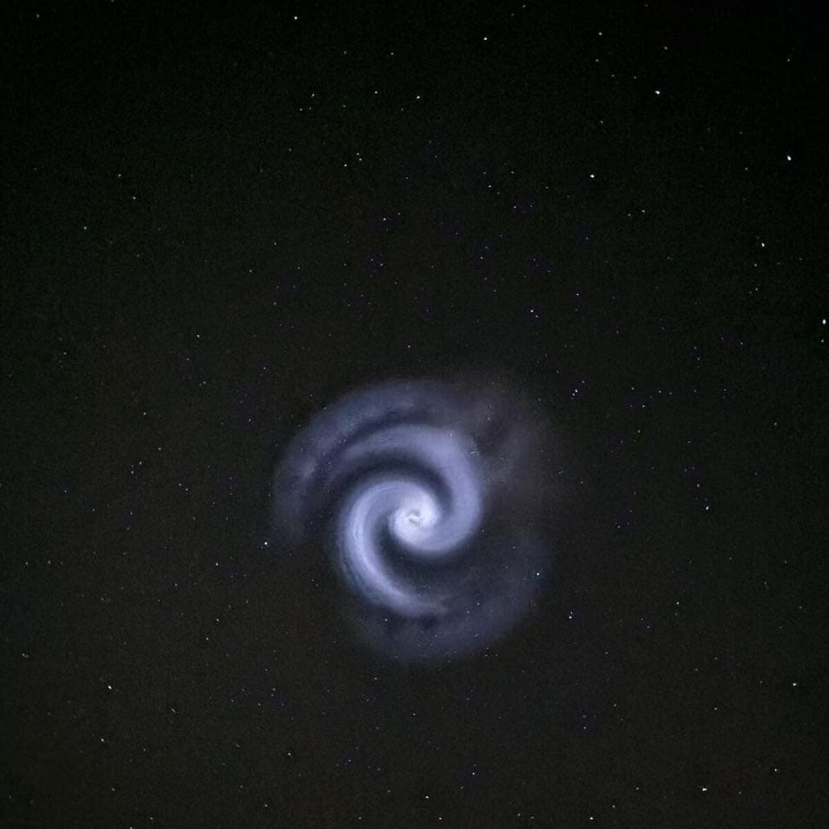 Immagine del post 4584 - Bari Misteriosa spirale di luci nel cielo, l'avvistamento da Nord a Sud: ecco di cosa si tratta - Bari