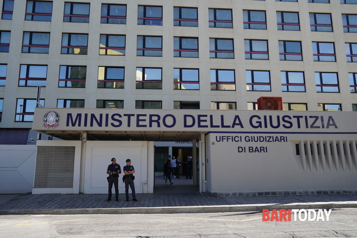 Inchiesta corruzione elettorale, chiesto processo per Maurodinoia e Cataldo. E lui annuncia la candidatura a consigliere - Bari