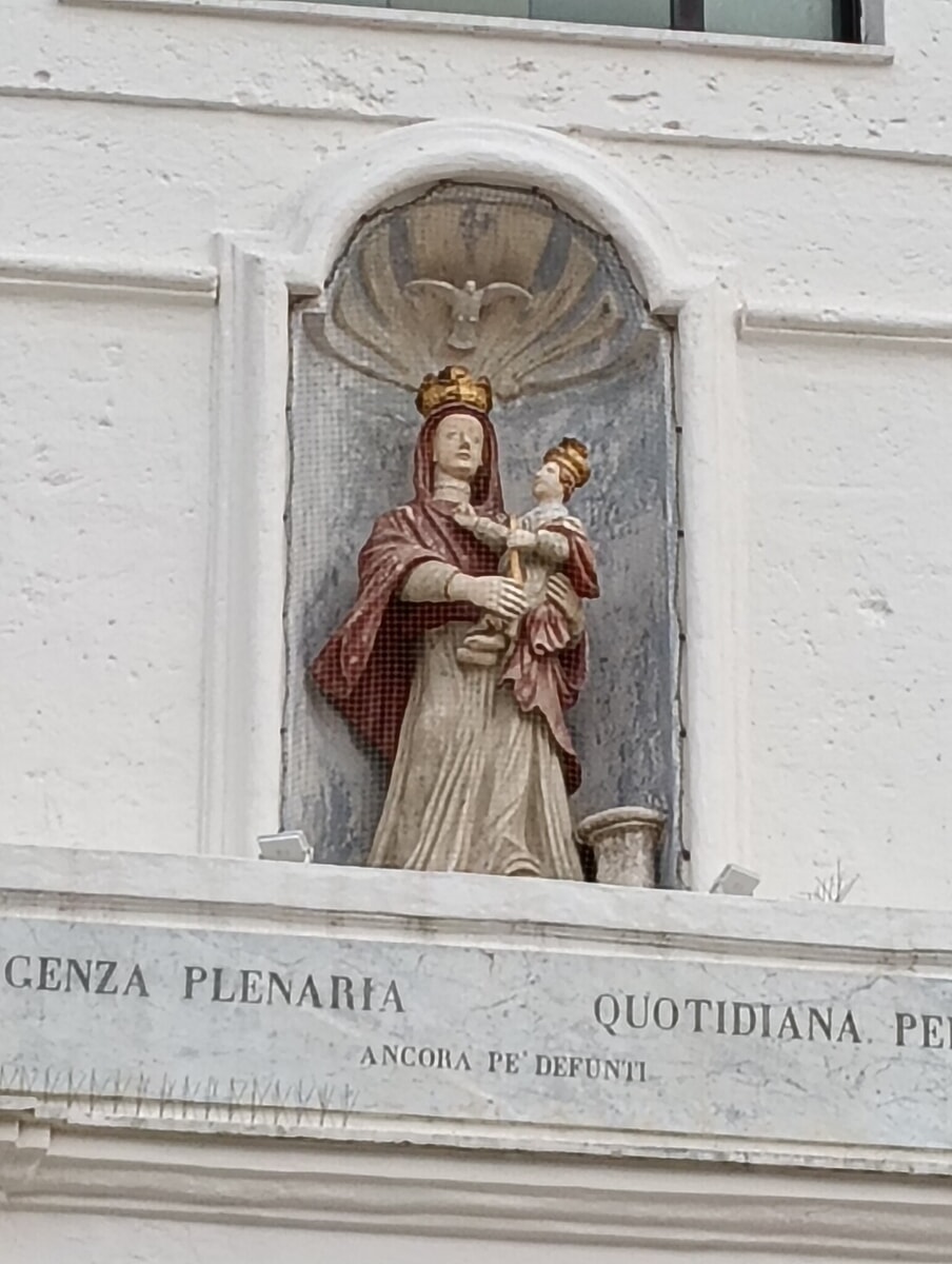 Immagine del post 4694 - Bari Riparata la statua della basilica della Madonna del Pozzo a Capurso: "Danneggiata da una pallonata, un ragazzo ha chiesto scusa" - Bari