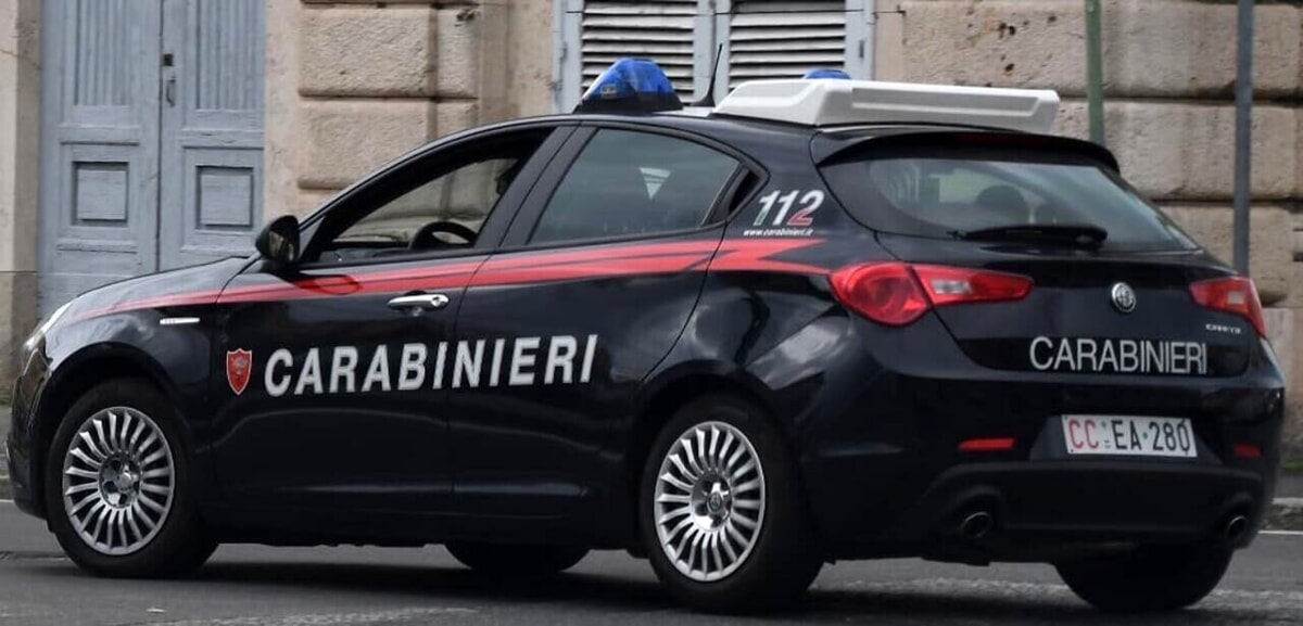 Immagine del post 2815 - Bari Tentato omicidio a Bari, accoltella vicino di casa al suo rientro: arrestato 70enne - Bari