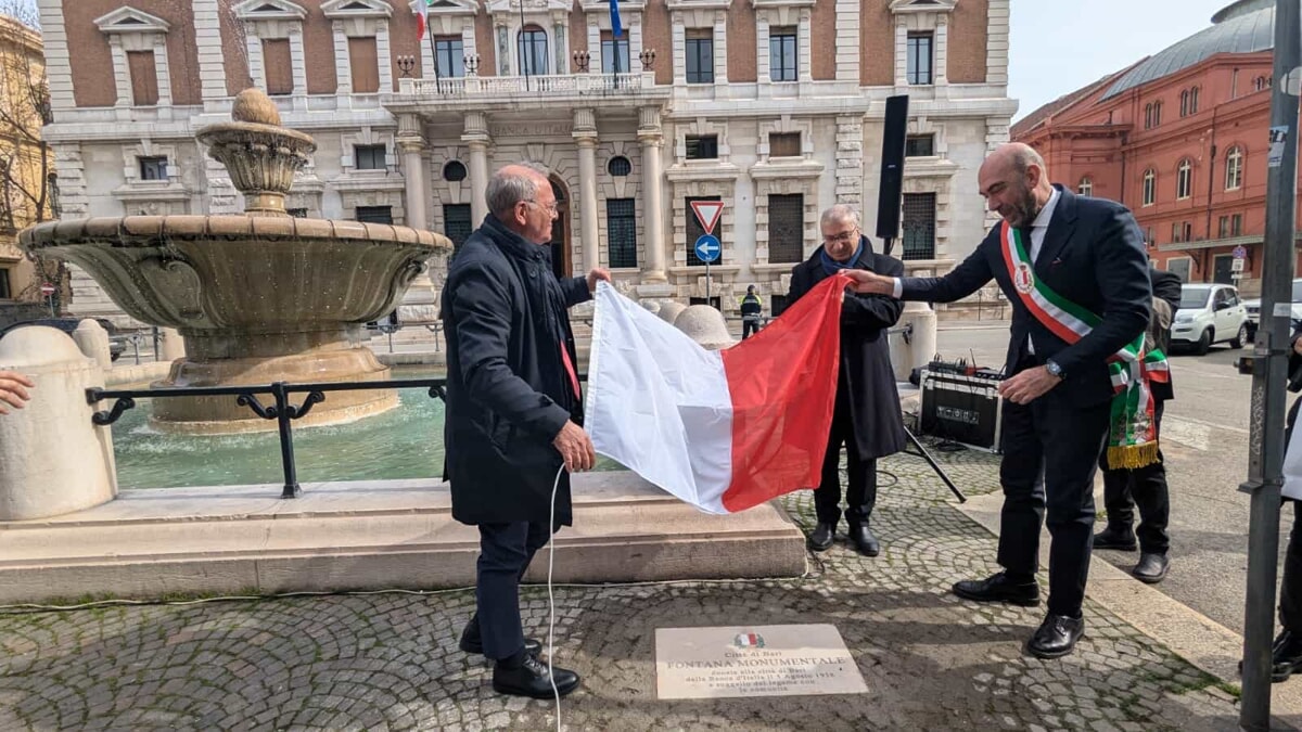 Immagine del post 2923 - Bari Una targa per commemorare la fontana di corso Cavour: "Simbolo del rapporto tra Bari e la Banca d'Italia" - Bari