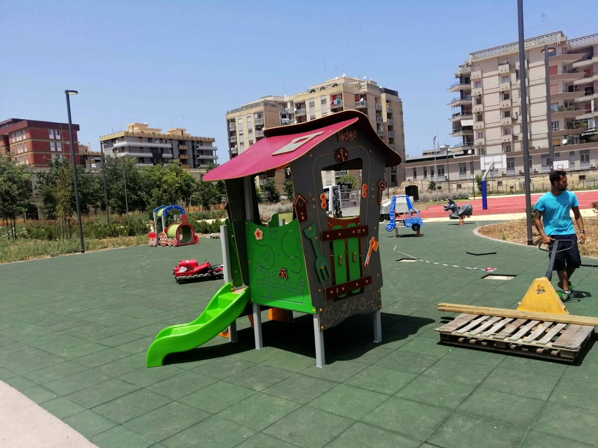 Immagine del post 1020 - Bari Manutenzione di aree verdi e giostrine in città, il Comune investe più di un milione di euro - Bari