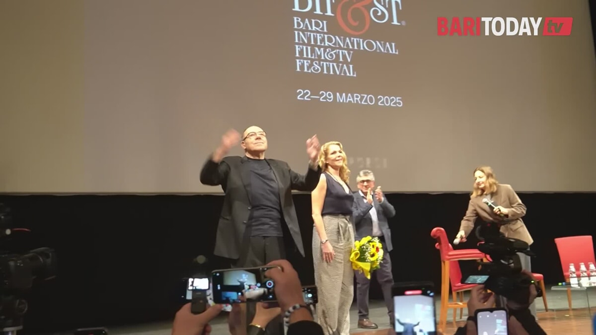 Immagine del post 4926 - Bari Verdone e Gerini al Bif&st a 30 anni da 'Viaggi di nozze': "Abbiamo anticipato dinamiche e fragilità di coppia. Oggi tanta omologazione" - Bari