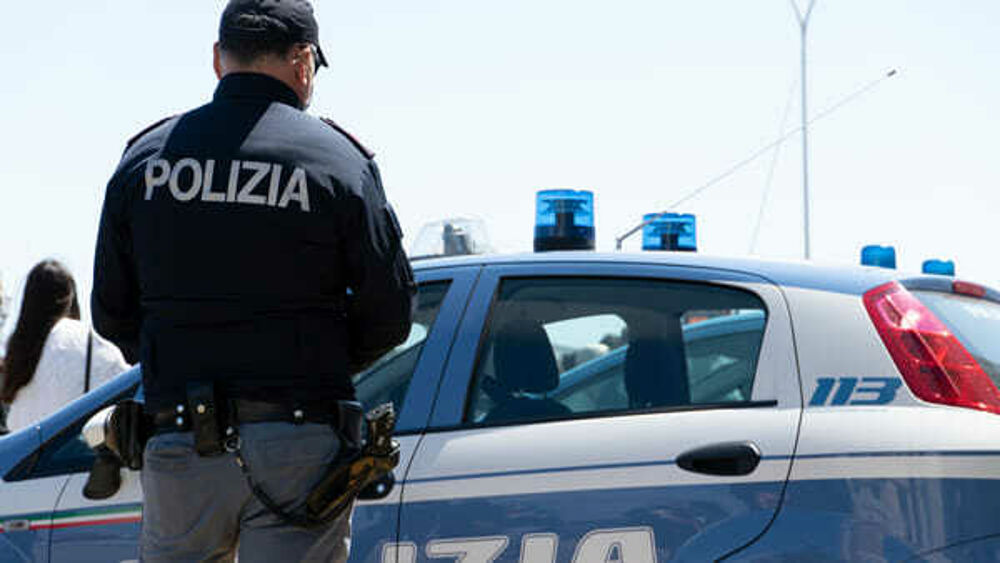 Immagine del post 1076 - Bari Pattuglie, scena del crimine e nastro per strada: a San Pasquale un'esercitazione della Polizia di Stato - Bari