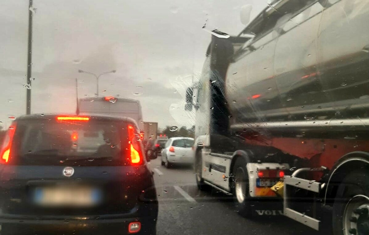 Immagine del post 4659 - Bari Due incidenti in pochi minuti sulla Tangenziale di Bari: traffico in tilt - Bari