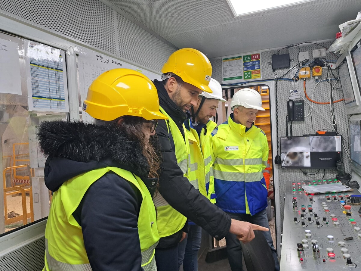 Immagine del post 1155 - Bari Proseguono i lavori per l'alta velocità Bari-Napoli: studenti del Politecnico in visita a uno dei cantieri - Bari