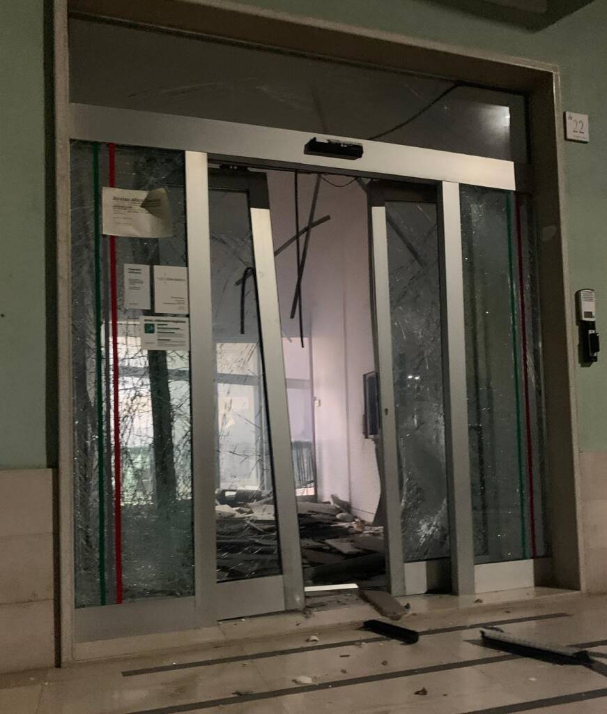 Venosa, malviventi fanno esplodere bancomat - Basilicata