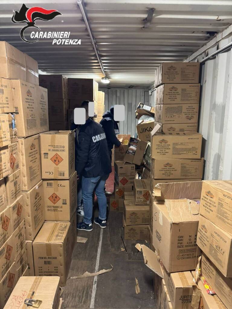 Immagine del post 15547 - Basilicata Maxi sequestro di fuochi d’artificio nel potentino - Basilicata