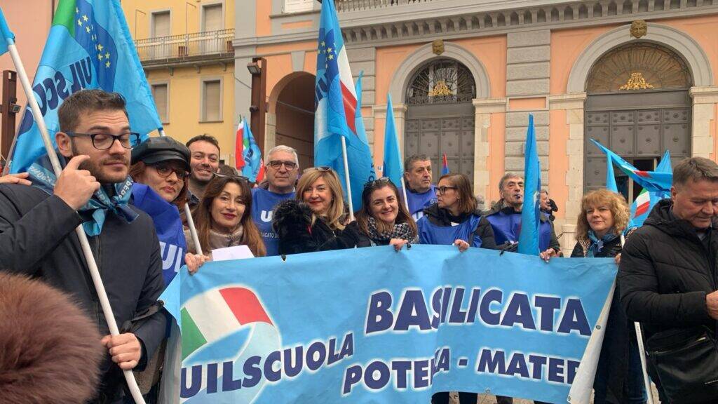 Immagine del post 6702 - Basilicata Scuola, Uil: insufficiente dotazione organica ATA, in Basilicata oltre 3mila precari - Basilicata