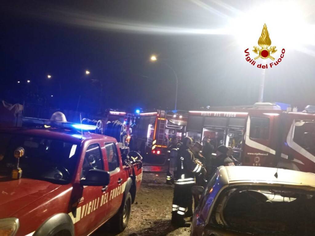 Venosa, incendio in un capannone - Basilicata
